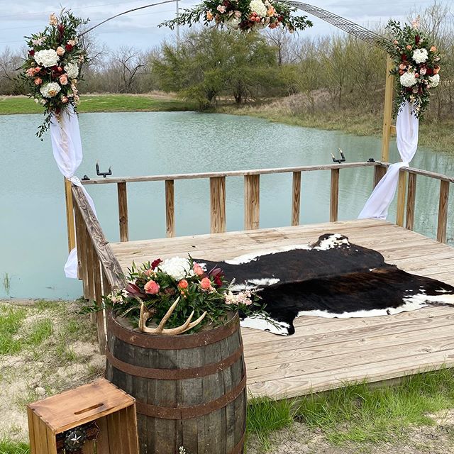 Leslie's Flowers-BridalBuzz-San Antonio Weddings