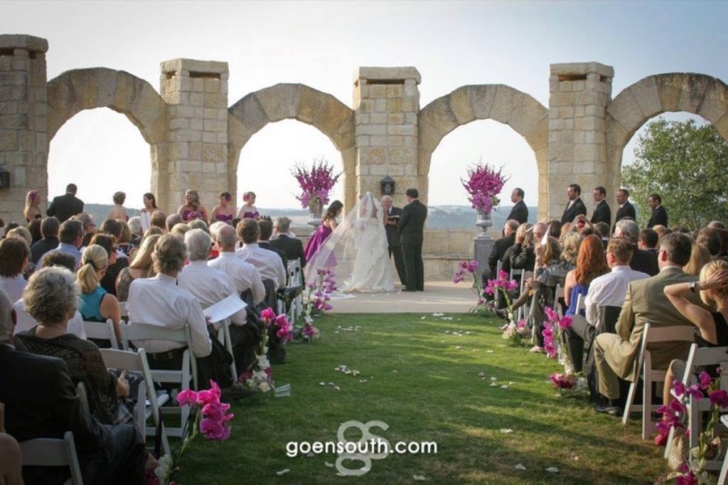 A wonderful outdoor wedding on the La Cantera Resort & Spa patio