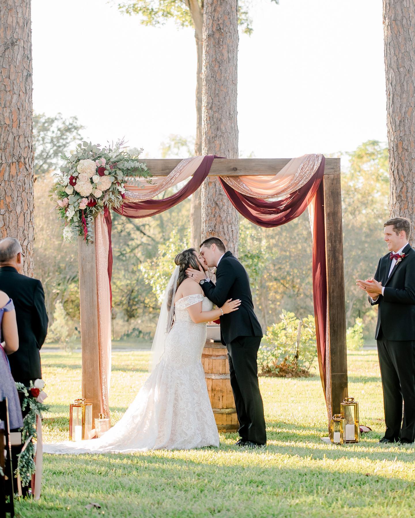 Lesley's Flowers-BridalBuzz-San Antonio Weddings-Strawberry Pines