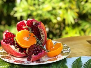 Never has fruit looked so appealing as this dish with oranges and pomegranate and more!