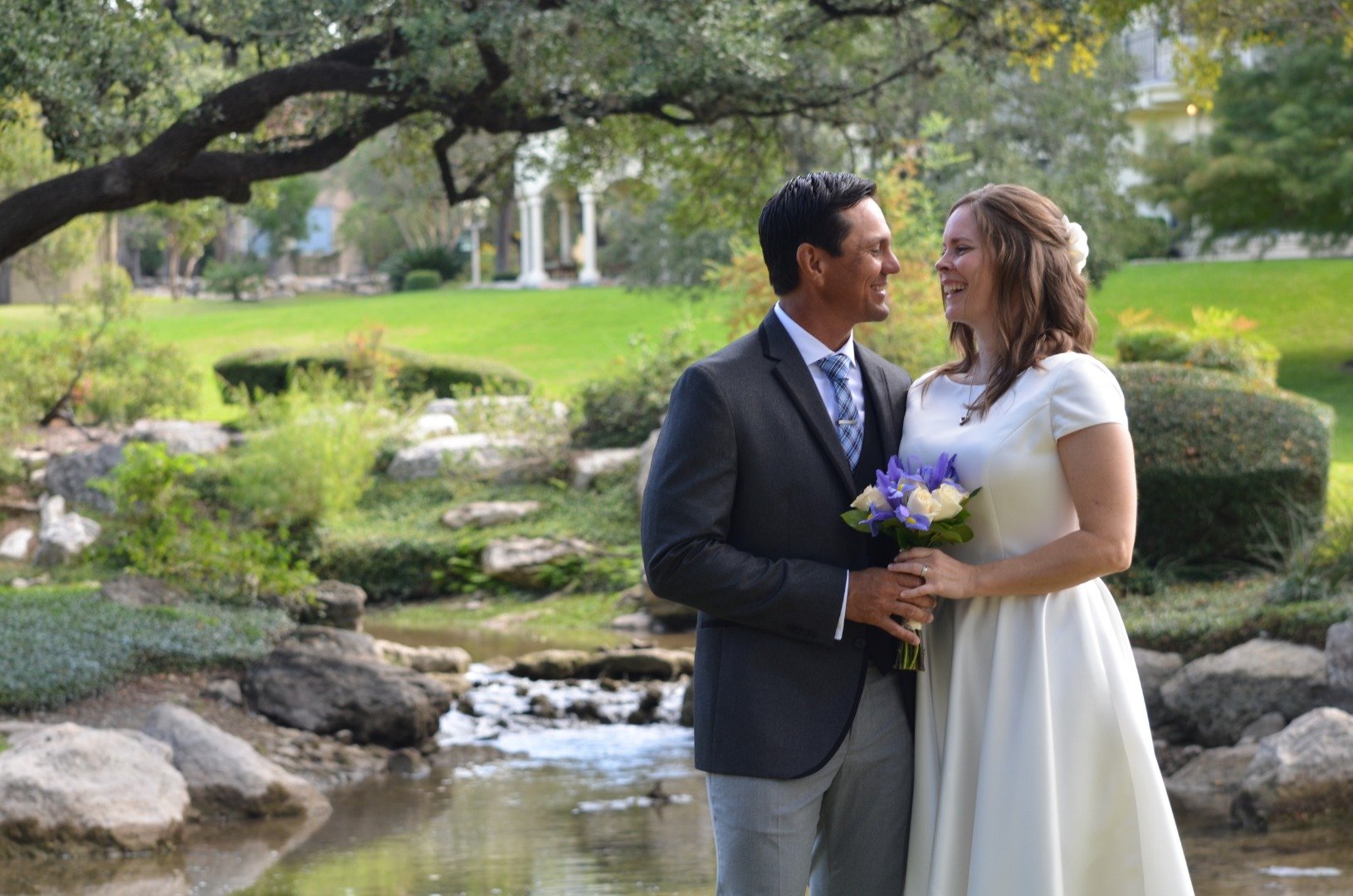 San Antonio Wedding Professionals-BridalBuzz-San Antonio Weddings SanAntonioWeddings