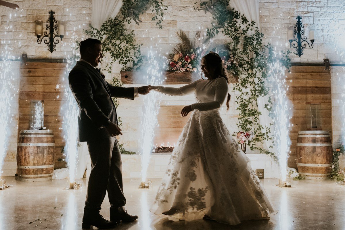 Olivia & Avery Wedding Story