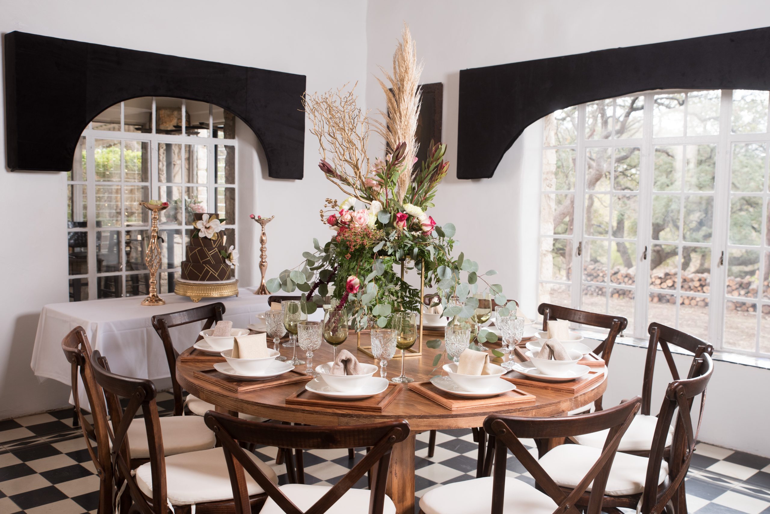a San Antonio weddings dinner table arrangement at Tuscany venue