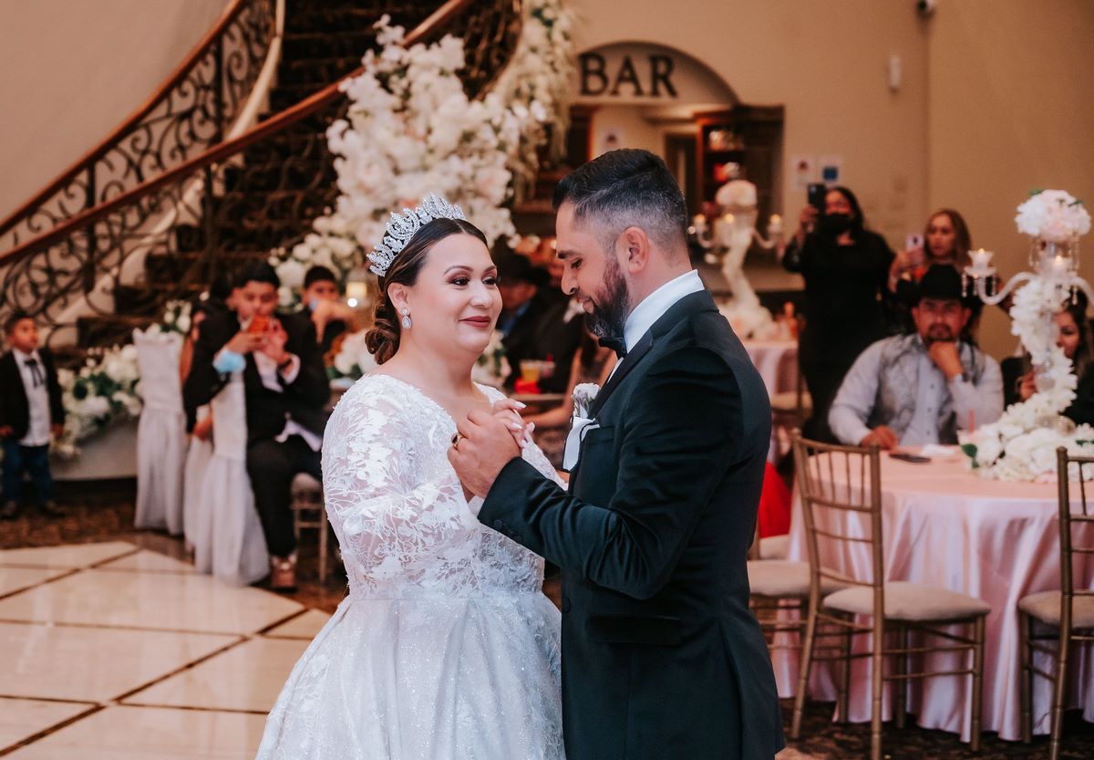 couple dancing at their San Antonio Weddings at the emporium by Yarlen