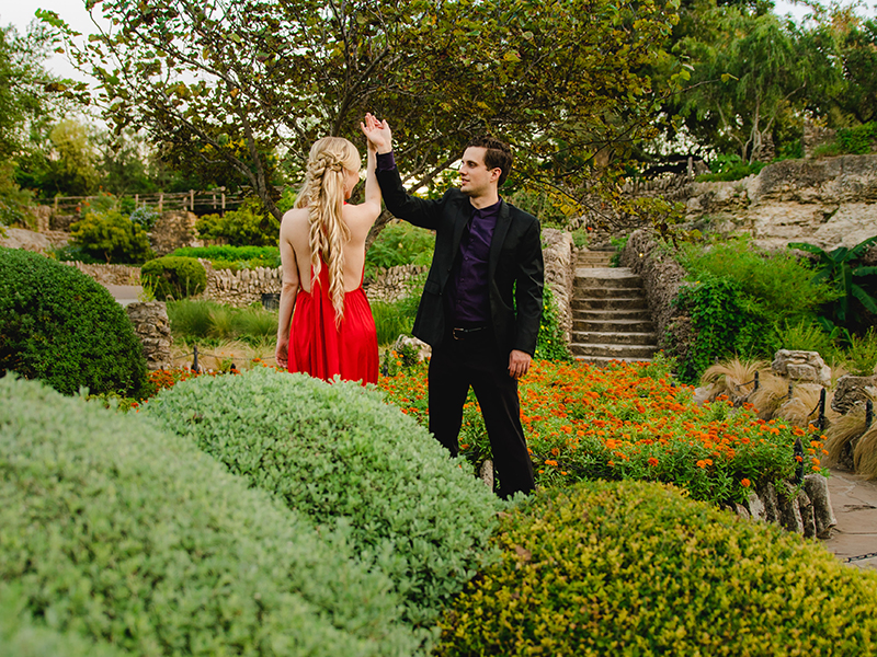 http://Brittney%20and%20Travis's%20Hotel%20Valencia%20Engagement