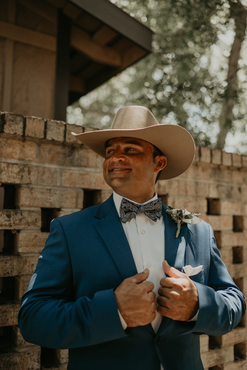 texas summer diy wedding groom